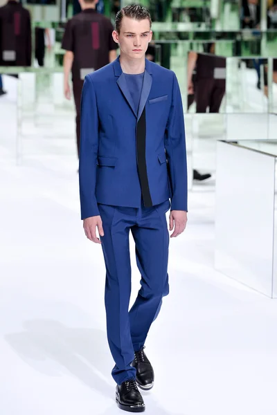 Look 28